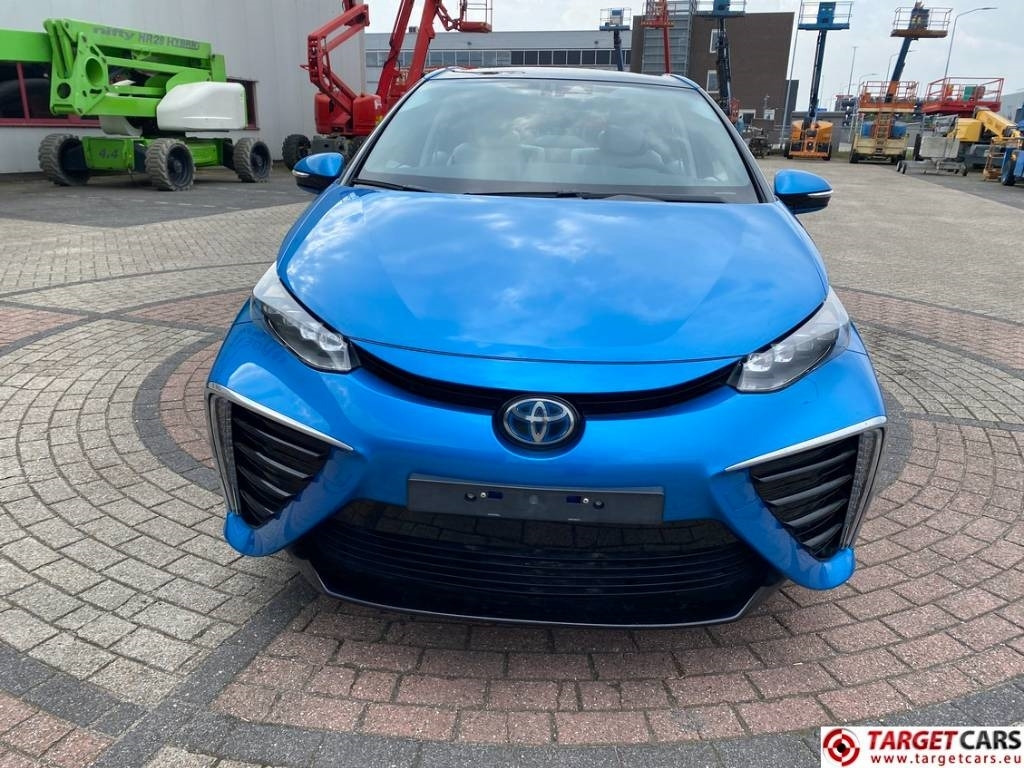 Toyota Mirai FCV HydroGen FuelCell - Sedan: obrázok 2 Toyota Mirai FCV HydroGen FuelCell - Sedan: obrázok 2