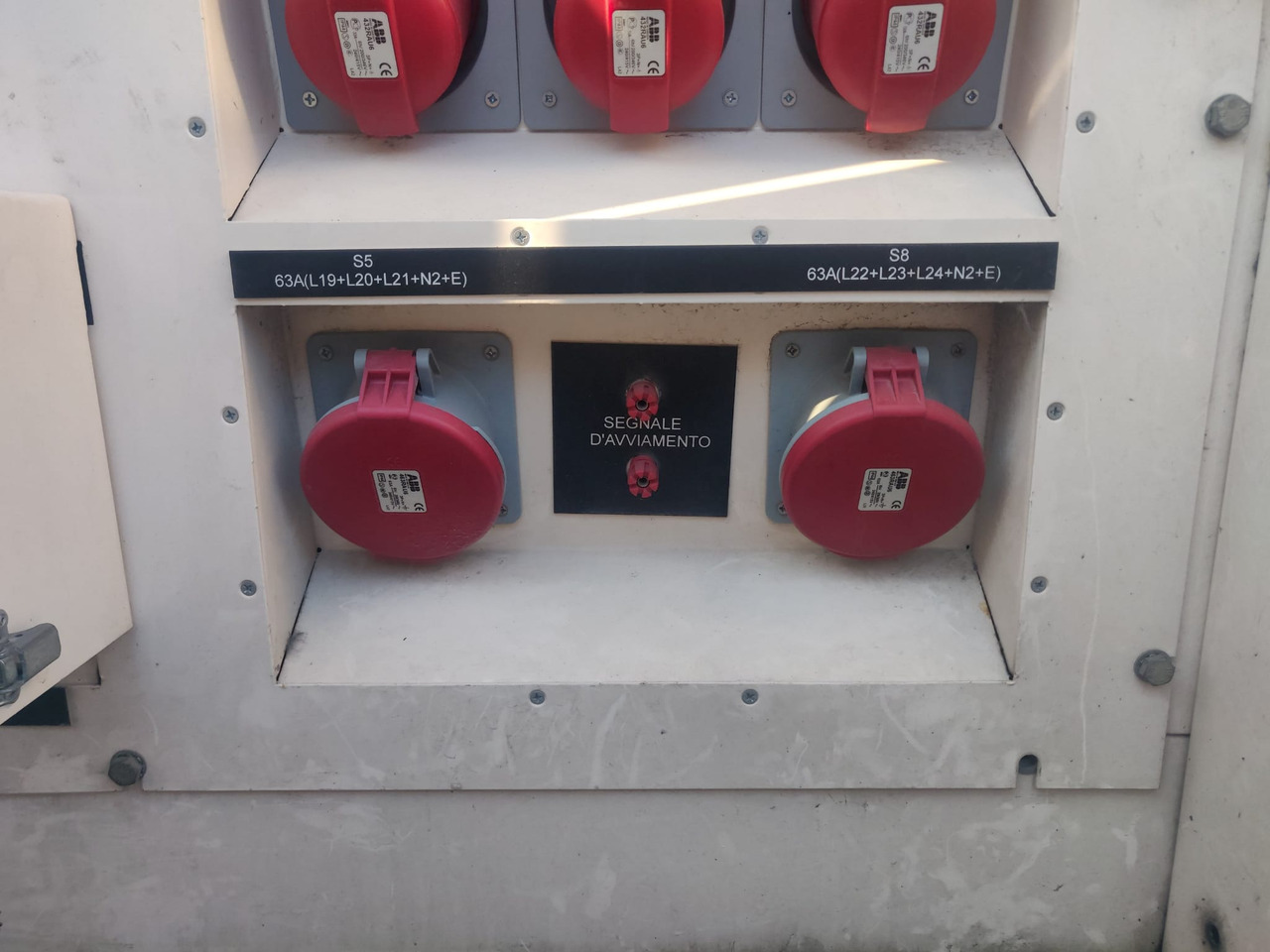 Caterpillar Olympian XQE200 - Elektrický generátor: obrázok 4 Caterpillar Olympian XQE200 - Elektrický generátor: obrázok 4