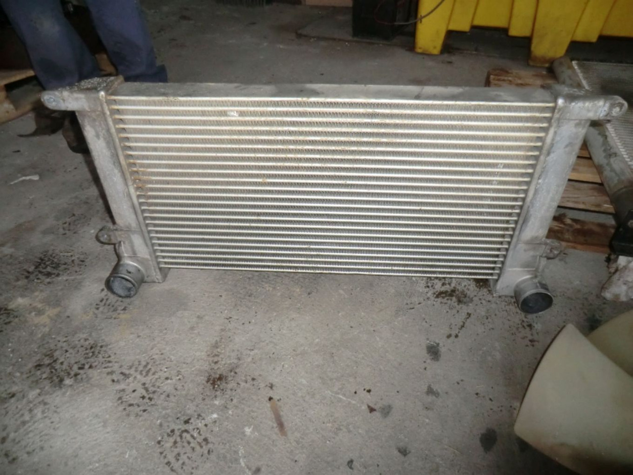 HITACHI ZX240 BAS INTERCOOLER - Medzichladič pre Stavebné stroje: obrázok 1 HITACHI ZX240 BAS INTERCOOLER - Medzichladič pre Stavebné stroje: obrázok 1