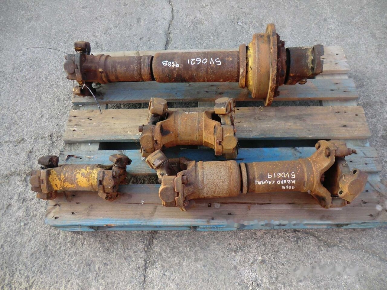 REAR PROPELLER SHAFT (9K2816) CATERPILLAR 988B - Kardan pre Kolesový nakladač: obrázok 1 REAR PROPELLER SHAFT (9K2816) CATERPILLAR 988B - Kardan pre Kolesový nakladač: obrázok 1