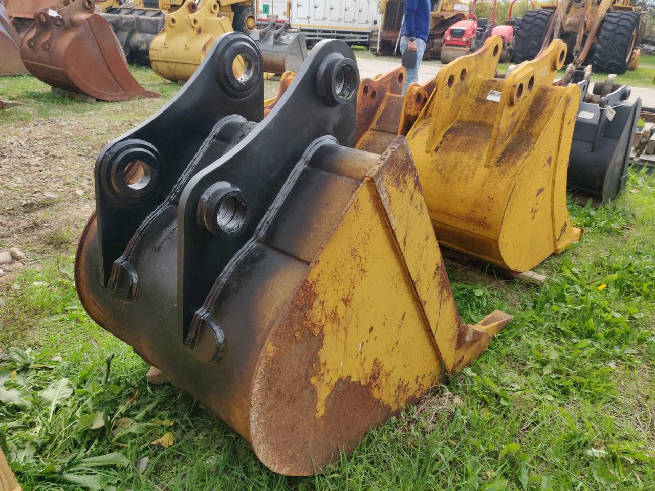 Varie 1000 MM benna da 1000 mm con denti. Attacco adattabile CAT 323B e VOLVO EC220 - Lyžica pre rýpadlo: obrázok 4 Varie 1000 MM benna da 1000 mm con denti. Attacco adattabile CAT 323B e VOLVO EC220 - Lyžica pre rýpadlo: obrázok 4