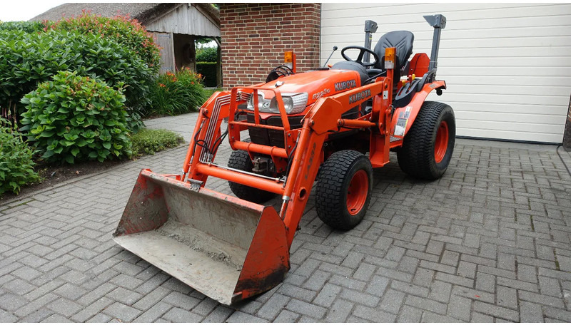 Kubota B2230 HST Hydrostaat MOTOR DEFECT - Kompaktný traktor: obrázok 1 Kubota B2230 HST Hydrostaat MOTOR DEFECT - Kompaktný traktor: obrázok 1