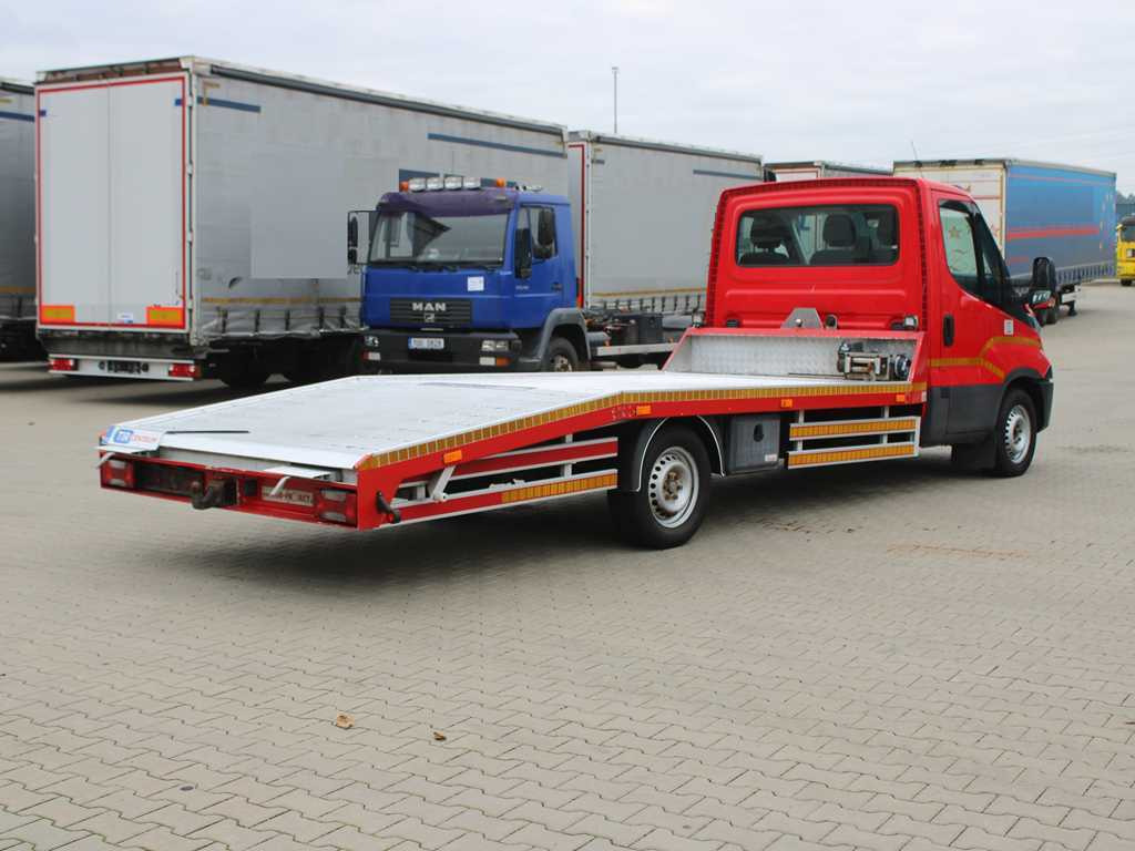 Iveco 35S18, EURO 6, WINCH, DRIVES, TIRES 80% - Odťahovy voz: obrázok 4 Iveco 35S18, EURO 6, WINCH, DRIVES, TIRES 80% - Odťahovy voz: obrázok 4
