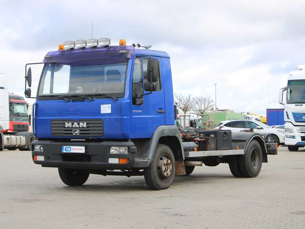 MAN LE 8.180, EURO 3, BEACONS, CONTAINER HOOK CARRIER - Hákový nosič kontajnerov: obrázok 1 MAN LE 8.180, EURO 3, BEACONS, CONTAINER HOOK CARRIER - Hákový nosič kontajnerov: obrázok 1