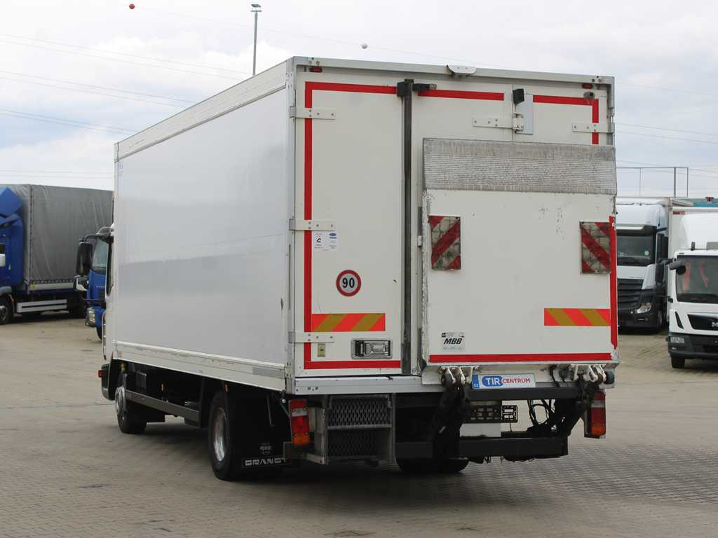 MAN TGL 12.210, EURO 4, HYDRAULIC FRONT, CARRIER SUPRA 850 Mt, 2X EVAPORATOR - Chladirenské nákladné vozidlo: obrázok 5 MAN TGL 12.210, EURO 4, HYDRAULIC FRONT, CARRIER SUPRA 850 Mt, 2X EVAPORATOR - Chladirenské nákladné vozidlo: obrázok 5