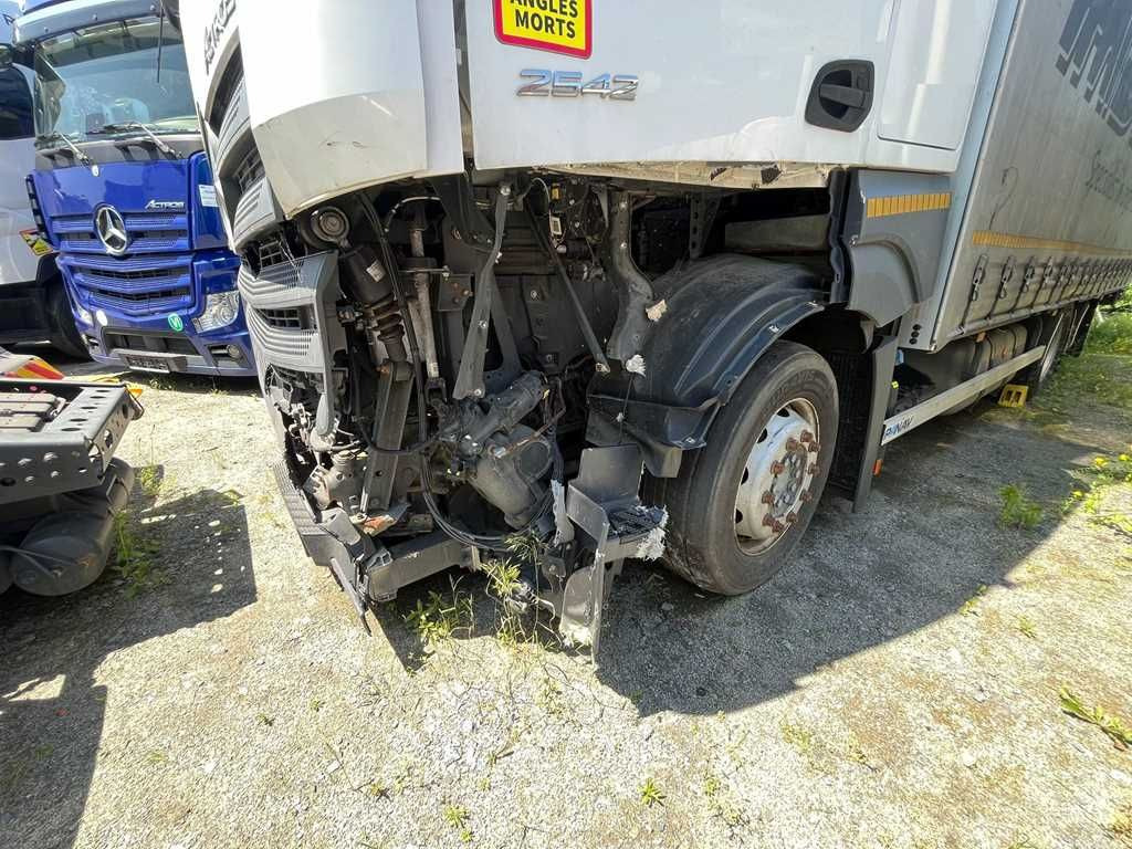 Mercedes-Benz Actros 2542, 6X2 - Plachtové nákladné vozidlo: obrázok 4 Mercedes-Benz Actros 2542, 6X2 - Plachtové nákladné vozidlo: obrázok 4