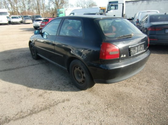 Audi A3 Limousine 1,9 TDI Ersatzteilträger - Sedan: obrázok 3 Audi A3 Limousine 1,9 TDI Ersatzteilträger - Sedan: obrázok 3