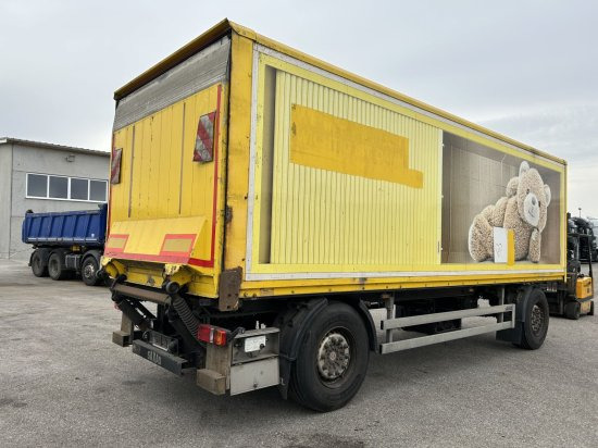 Saxas, Anhängewagen Kofferaufbau mit Hebebühne - Príves skriňové: obrázok 1 Saxas, Anhängewagen Kofferaufbau mit Hebebühne - Príves skriňové: obrázok 1