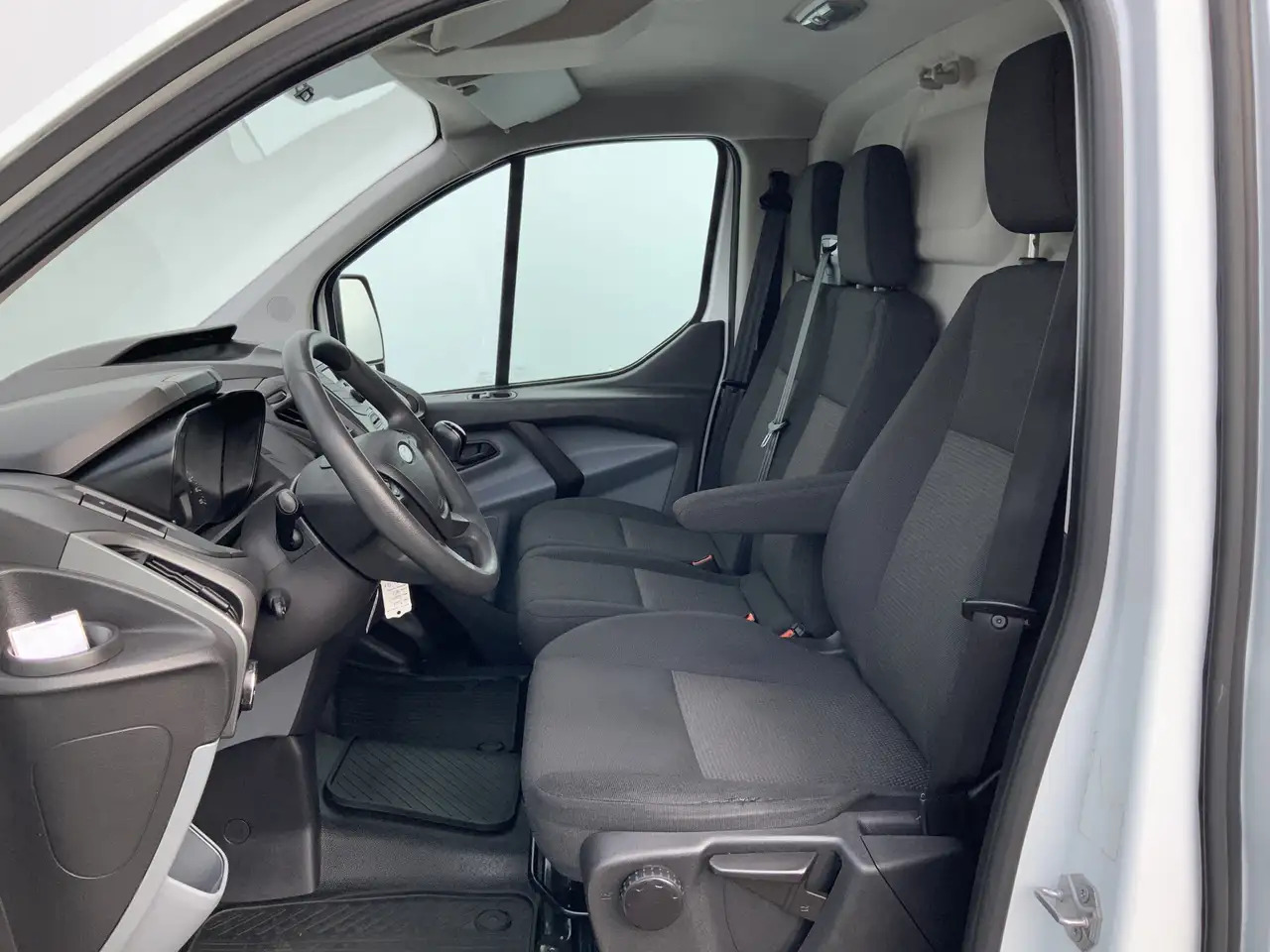 Ford Transit Custom 270 2.2 TDCI L1H1 Economy Edition Airco Cruise 3 Z - Furgon: obrázok 4 Ford Transit Custom 270 2.2 TDCI L1H1 Economy Edition Airco Cruise 3 Z - Furgon: obrázok 4