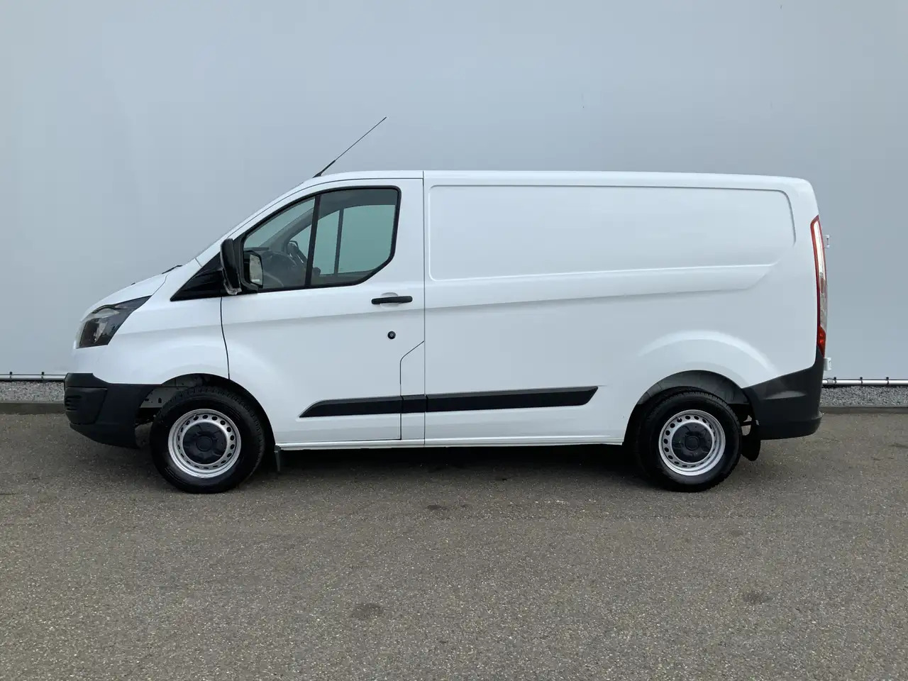 Ford Transit Custom 270 2.2 TDCI L1H1 Economy Edition Airco Cruise 3 Z - Furgon: obrázok 3 Ford Transit Custom 270 2.2 TDCI L1H1 Economy Edition Airco Cruise 3 Z - Furgon: obrázok 3