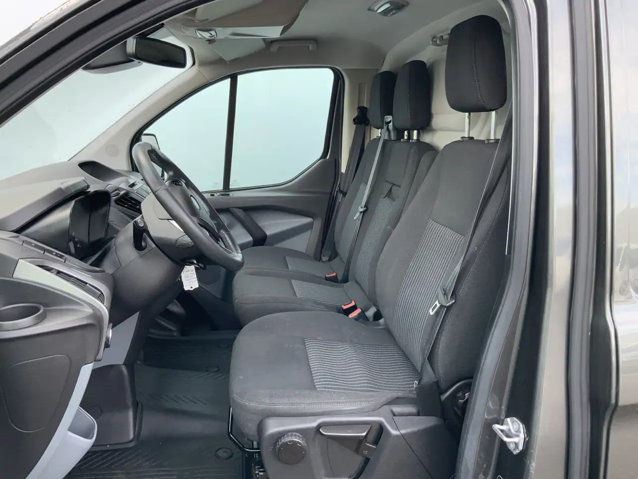 Ford Transit Custom 270 2.2 TDCI L1H1 Trend Airco Camera Cruise Dakdra - Furgon: obrázok 4 Ford Transit Custom 270 2.2 TDCI L1H1 Trend Airco Camera Cruise Dakdra - Furgon: obrázok 4