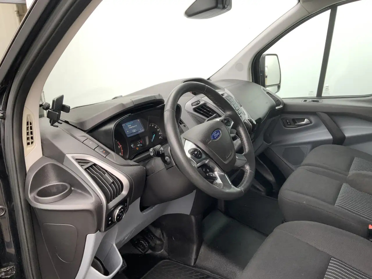 Ford Transit Custom 270 2.2 TDCI L1H1 Trend Airco Cruise 3 Zits Camera - Furgon: obrázok 5 Ford Transit Custom 270 2.2 TDCI L1H1 Trend Airco Cruise 3 Zits Camera - Furgon: obrázok 5