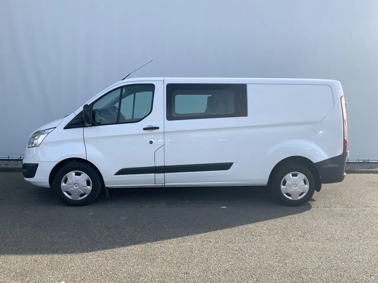 Ford Transit Custom 290 2.0 TDCI L2H1 6 Zits Trend DC Airco Cruise Tre - Dodávkа s dvojitou kabínou: obrázok 3 Ford Transit Custom 290 2.0 TDCI L2H1 6 Zits Trend DC Airco Cruise Tre - Dodávkа s dvojitou kabínou: obrázok 3