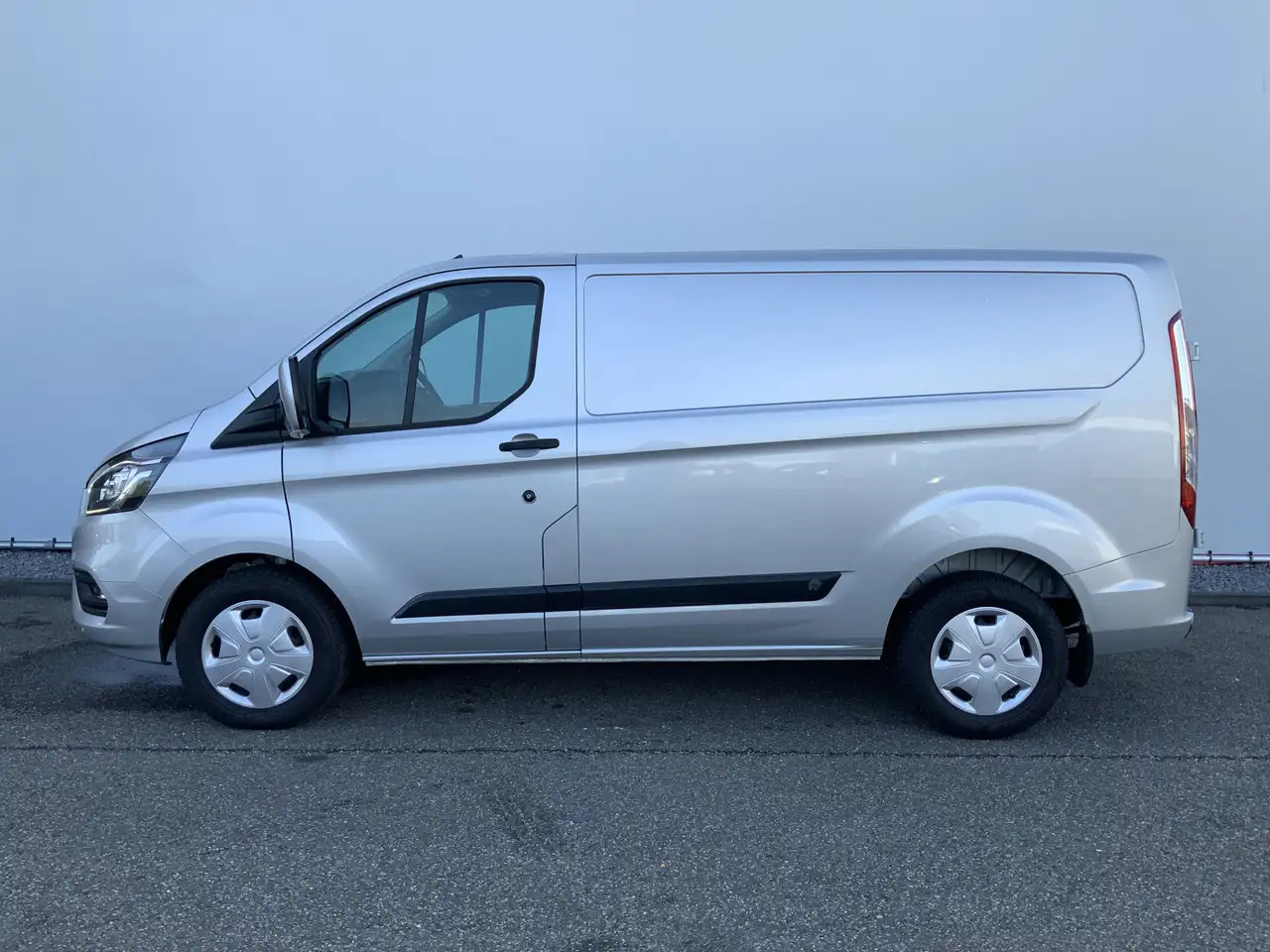 Ford Transit Custom 300 2.0 TDCI L1H1 Limited Airco Cruise Camera 3 Zi - Furgon: obrázok 3 Ford Transit Custom 300 2.0 TDCI L1H1 Limited Airco Cruise Camera 3 Zi - Furgon: obrázok 3