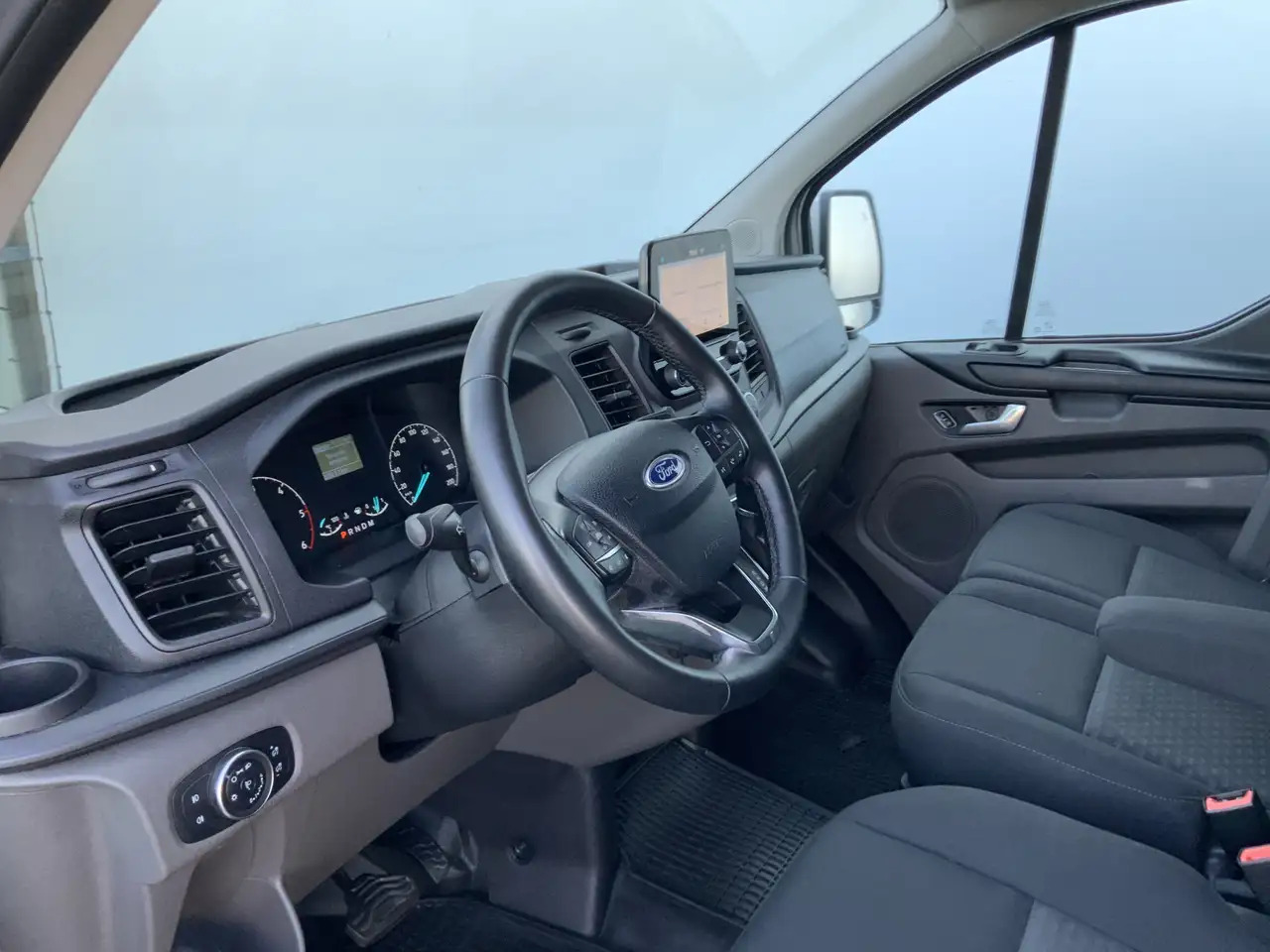 Ford Transit Custom 300 2.0 TDCI L1H1 Limited Airco Cruise Camera 3 Zi - Furgon: obrázok 5 Ford Transit Custom 300 2.0 TDCI L1H1 Limited Airco Cruise Camera 3 Zi - Furgon: obrázok 5