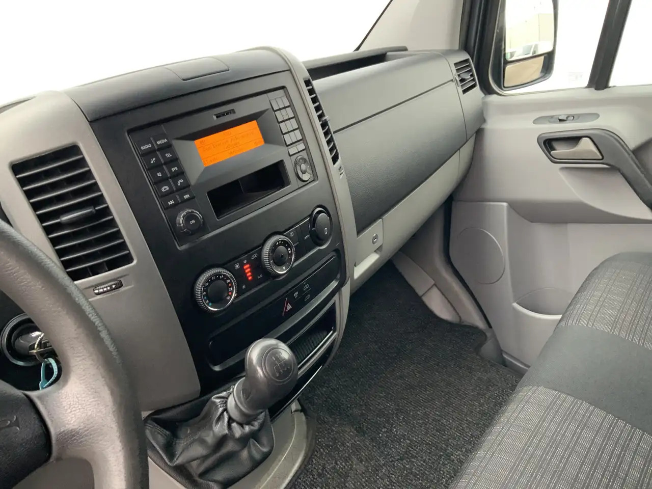 Mercedes-Benz Sprinter 311 2.2 CDI 366 L2H1 Airco 3 Zits Opstap& Trekhaak - Furgon: obrázok 5 Mercedes-Benz Sprinter 311 2.2 CDI 366 L2H1 Airco 3 Zits Opstap& Trekhaak - Furgon: obrázok 5