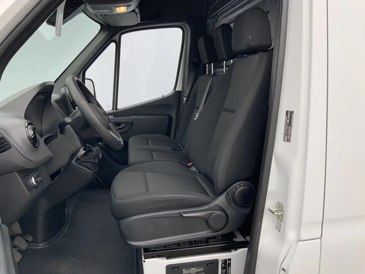 Mercedes-Benz Sprinter 314 2.2 CDI L2H2 Airco Camera Navi 3 Zits MBUX Sch - Furgon: obrázok 4 Mercedes-Benz Sprinter 314 2.2 CDI L2H2 Airco Camera Navi 3 Zits MBUX Sch - Furgon: obrázok 4