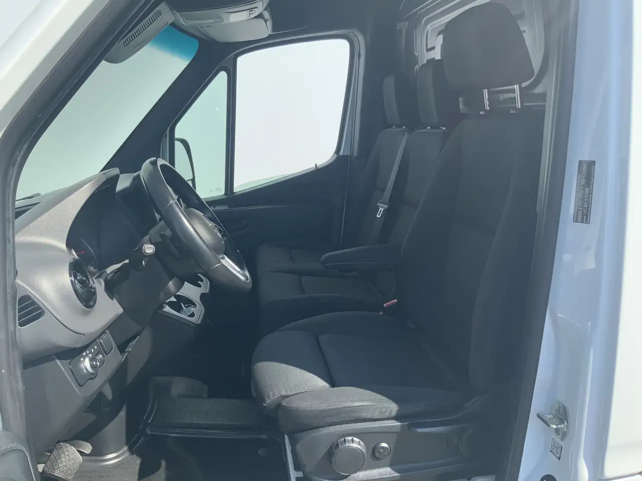 Mercedes-Benz Sprinter 316 2.2 CDI L2H2 DC Automaat Cruise Airco 3 Zits W - Furgon: obrázok 4 Mercedes-Benz Sprinter 316 2.2 CDI L2H2 DC Automaat Cruise Airco 3 Zits W - Furgon: obrázok 4
