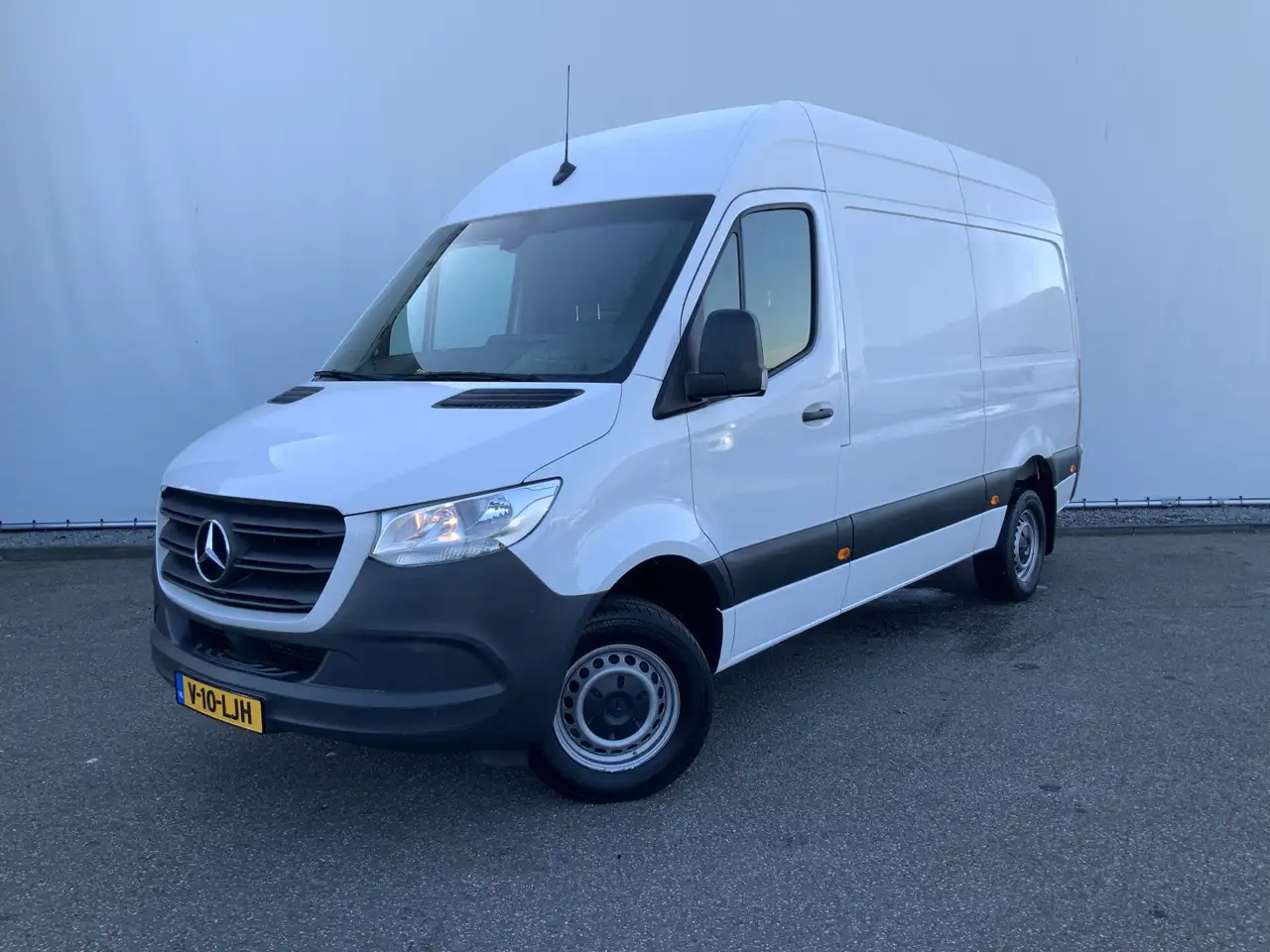 Mercedes-Benz Sprinter 319 3.0 CDI L2H2 Automaat Airco Navi Cruise Leer 3 - Furgon: obrázok 1 Mercedes-Benz Sprinter 319 3.0 CDI L2H2 Automaat Airco Navi Cruise Leer 3 - Furgon: obrázok 1