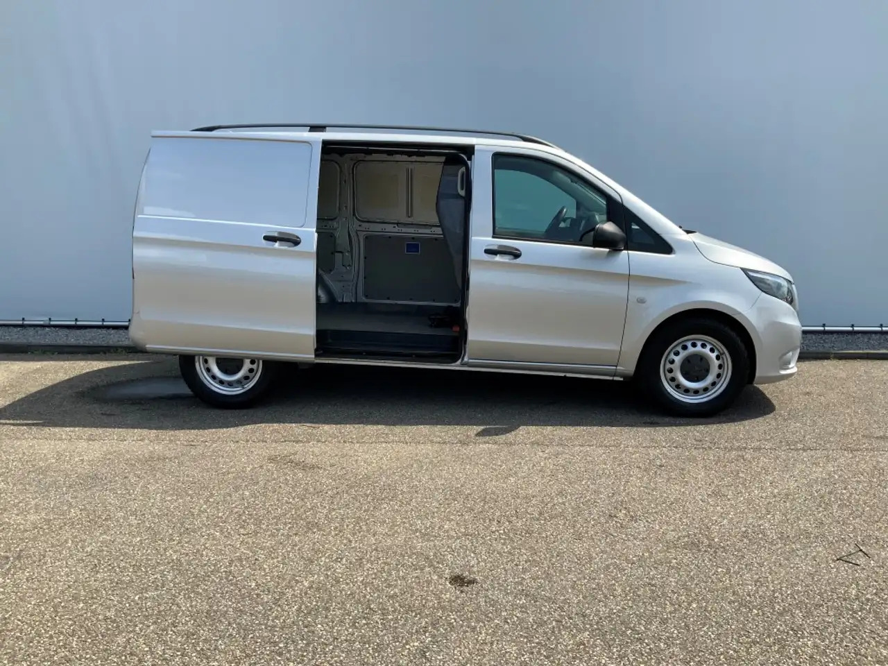 Mercedes-Benz Vito 114 CDI 4X4 Automaat Airco Cruise Trekhaak 2500 kg - Furgon: obrázok 5 Mercedes-Benz Vito 114 CDI 4X4 Automaat Airco Cruise Trekhaak 2500 kg - Furgon: obrázok 5