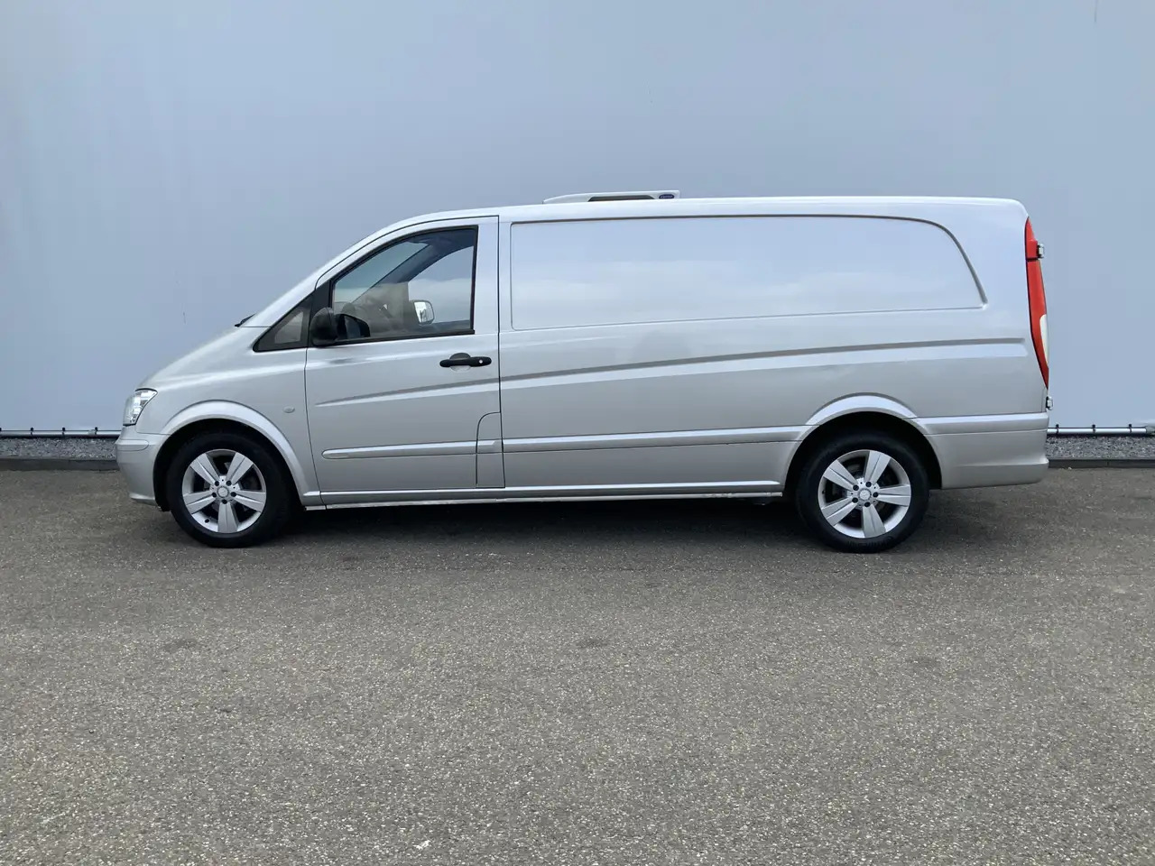 Mercedes-Benz Vito 122 CDI Automaat Koel Auto werkt 100 % 0.gr Airco - Chladiarenská dodávka: obrázok 3 Mercedes-Benz Vito 122 CDI Automaat Koel Auto werkt 100 % 0.gr Airco - Chladiarenská dodávka: obrázok 3