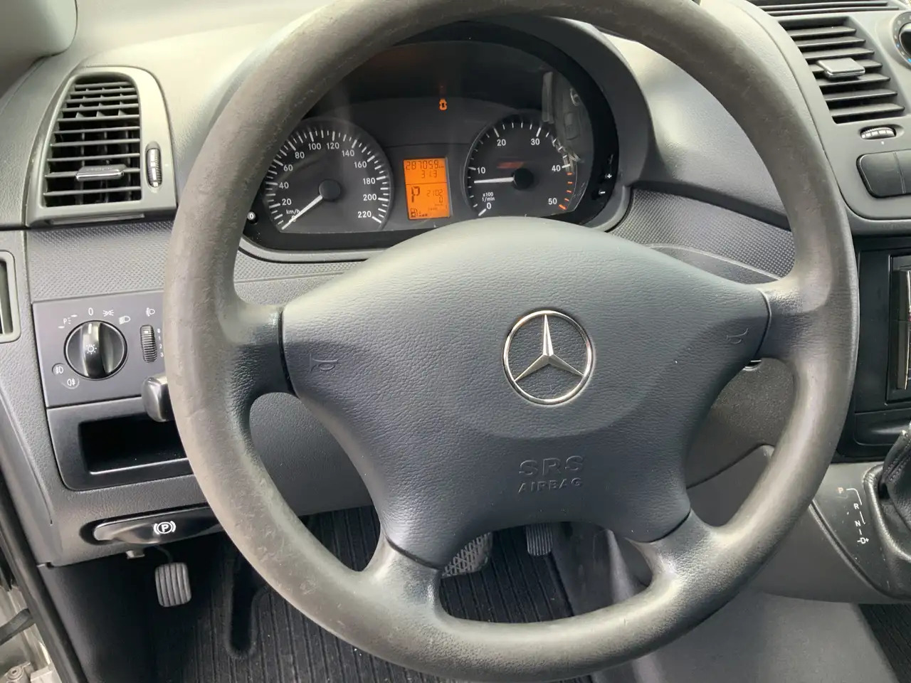 Mercedes-Benz Vito 122 CDI Automaat Koel Auto werkt 100 % 0.gr Airco - Chladiarenská dodávka: obrázok 4 Mercedes-Benz Vito 122 CDI Automaat Koel Auto werkt 100 % 0.gr Airco - Chladiarenská dodávka: obrázok 4