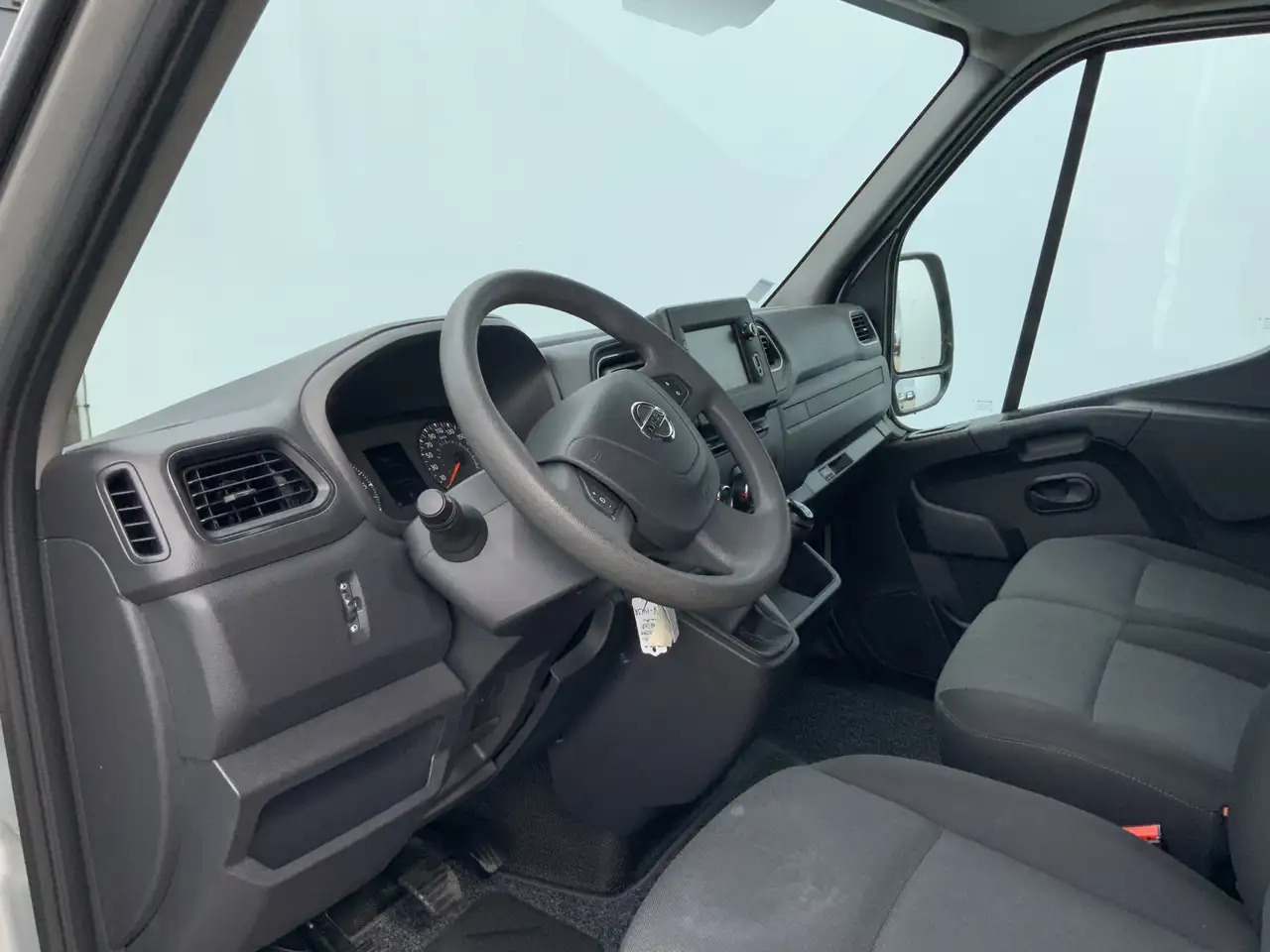 Nissan Interstar 2.3 dCi L2H2 Acenta Airco Cruise 3 Zits Camera Nav - Furgon: obrázok 5 Nissan Interstar 2.3 dCi L2H2 Acenta Airco Cruise 3 Zits Camera Nav - Furgon: obrázok 5