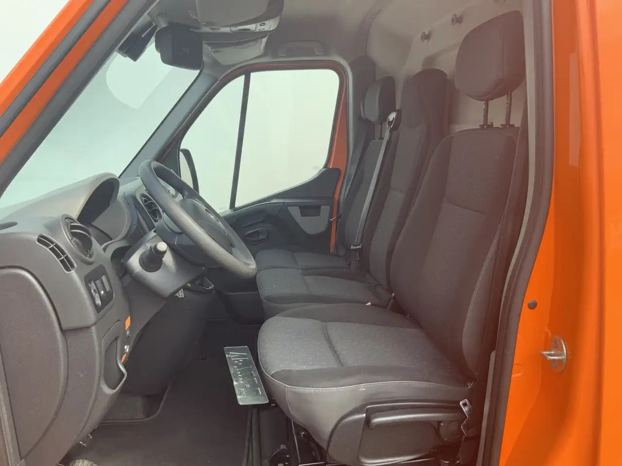 Opel Movano 2.3 CDTI L2H3 Airco Cruise 3 Zits Trekhaak 2500 kg - Furgon: obrázok 4 Opel Movano 2.3 CDTI L2H3 Airco Cruise 3 Zits Trekhaak 2500 kg - Furgon: obrázok 4