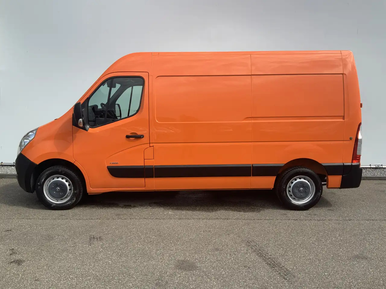 Opel Movano 2.3 CDTI L2H3 Airco Cruise 3 Zits Trekhaak 2500 kg - Furgon: obrázok 3 Opel Movano 2.3 CDTI L2H3 Airco Cruise 3 Zits Trekhaak 2500 kg - Furgon: obrázok 3