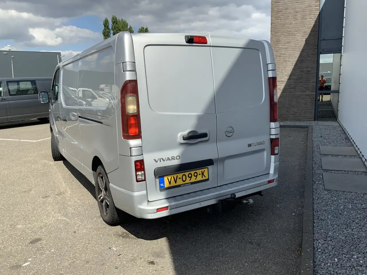 Opel Vivaro 1.6 CDTI L2H1 Sport EcoFlex (MOTOR DEFECT !!!!)Air - Furgon: obrázok 3 Opel Vivaro 1.6 CDTI L2H1 Sport EcoFlex (MOTOR DEFECT !!!!)Air - Furgon: obrázok 3