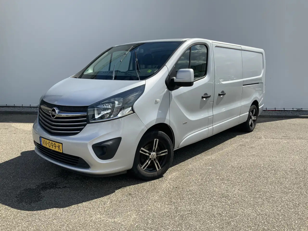 Opel Vivaro 1.6 CDTI L2H1 Sport EcoFlex (MOTOR DEFECT !!!!)Air - Furgon: obrázok 1 Opel Vivaro 1.6 CDTI L2H1 Sport EcoFlex (MOTOR DEFECT !!!!)Air - Furgon: obrázok 1