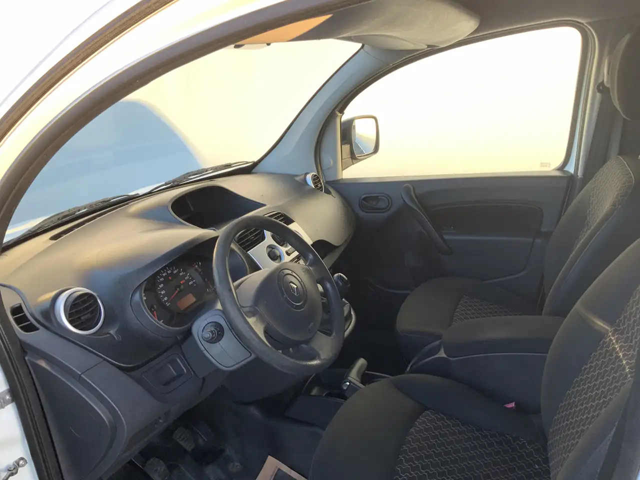 Renault Kangoo Express 1.5 dCi 70 Express Comfort Airco Trekhaak - Malá dodávka: obrázok 4 Renault Kangoo Express 1.5 dCi 70 Express Comfort Airco Trekhaak - Malá dodávka: obrázok 4