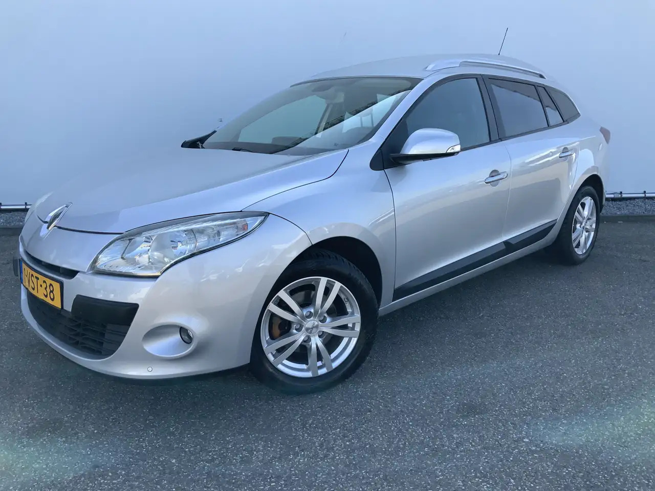Renault Megane 1.5 dCi Expression Airco Navi Grijs Kenteken Euro - Automobil: obrázok 1 Renault Megane 1.5 dCi Expression Airco Navi Grijs Kenteken Euro - Automobil: obrázok 1