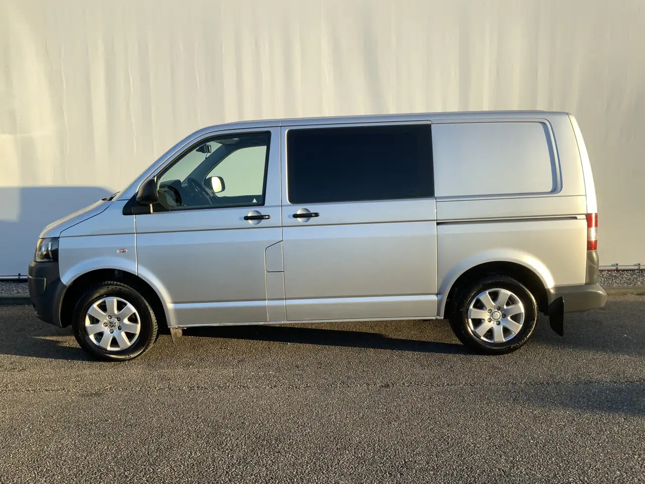 Volkswagen T5 Transporter 2.0 L1H2 Benzine Airco Navi Dub Schuifdeuren Leer - Furgon: obrázok 3 Volkswagen T5 Transporter 2.0 L1H2 Benzine Airco Navi Dub Schuifdeuren Leer - Furgon: obrázok 3