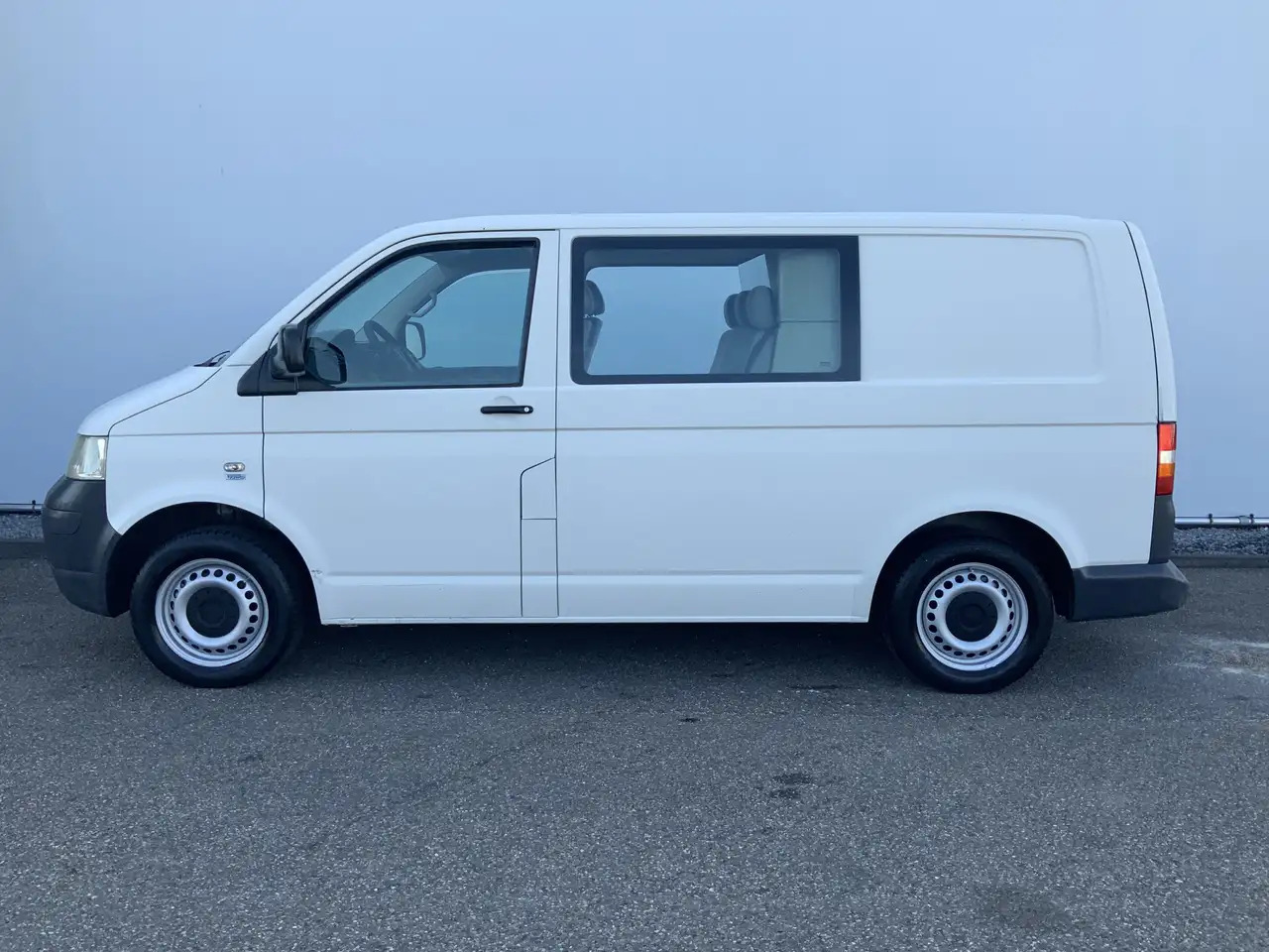 Volkswagen T5 Transporter 2.5 TDI 300 Budgetline Automaat DubCab Airco Trekh - Dodávkа s dvojitou kabínou: obrázok 3 Volkswagen T5 Transporter 2.5 TDI 300 Budgetline Automaat DubCab Airco Trekh - Dodávkа s dvojitou kabínou: obrázok 3