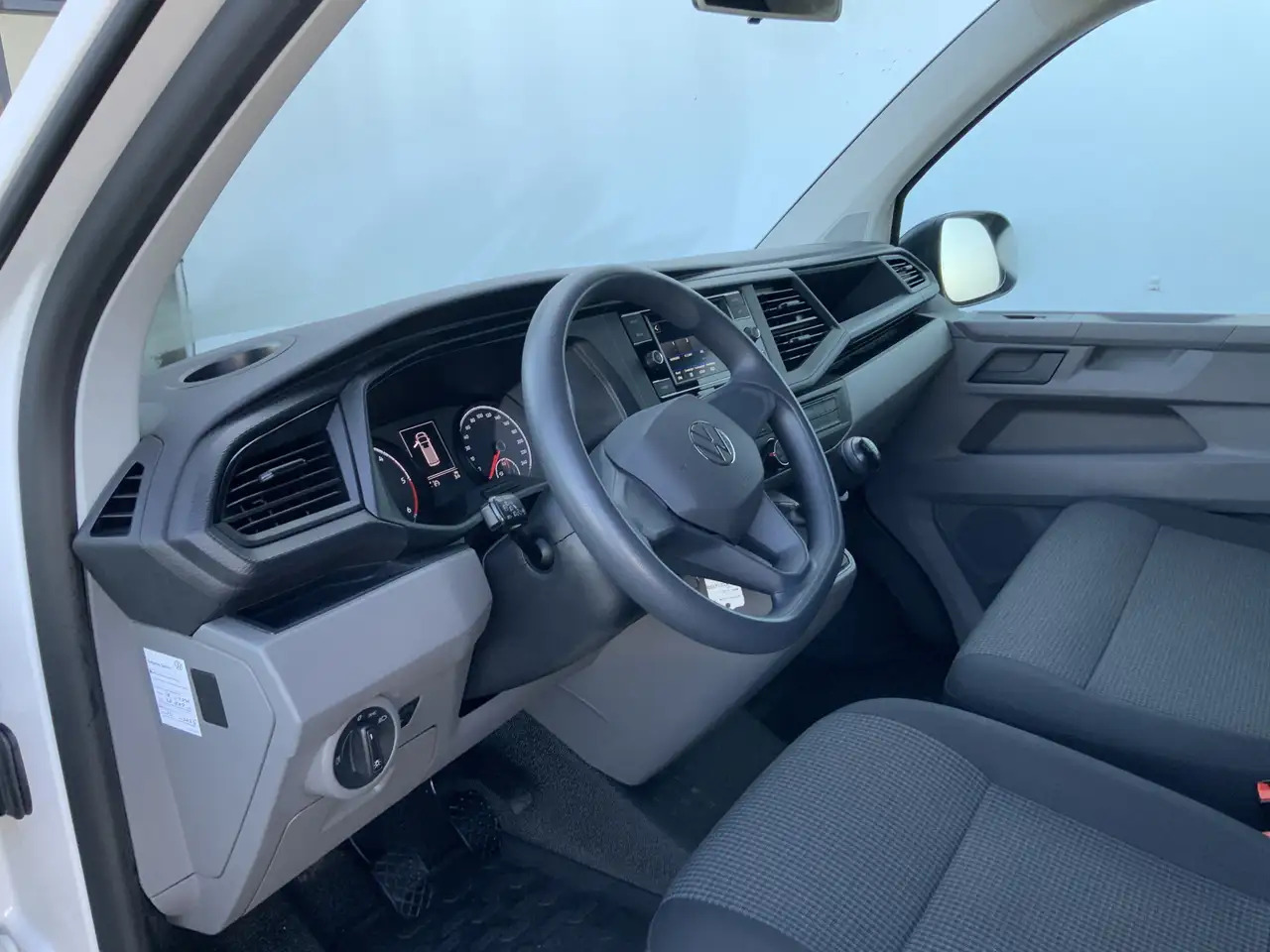 Volkswagen T6.1 Transporter 2.0 TDI L1H1 26 Economy Business - Furgon: obrázok 5 Volkswagen T6.1 Transporter 2.0 TDI L1H1 26 Economy Business - Furgon: obrázok 5