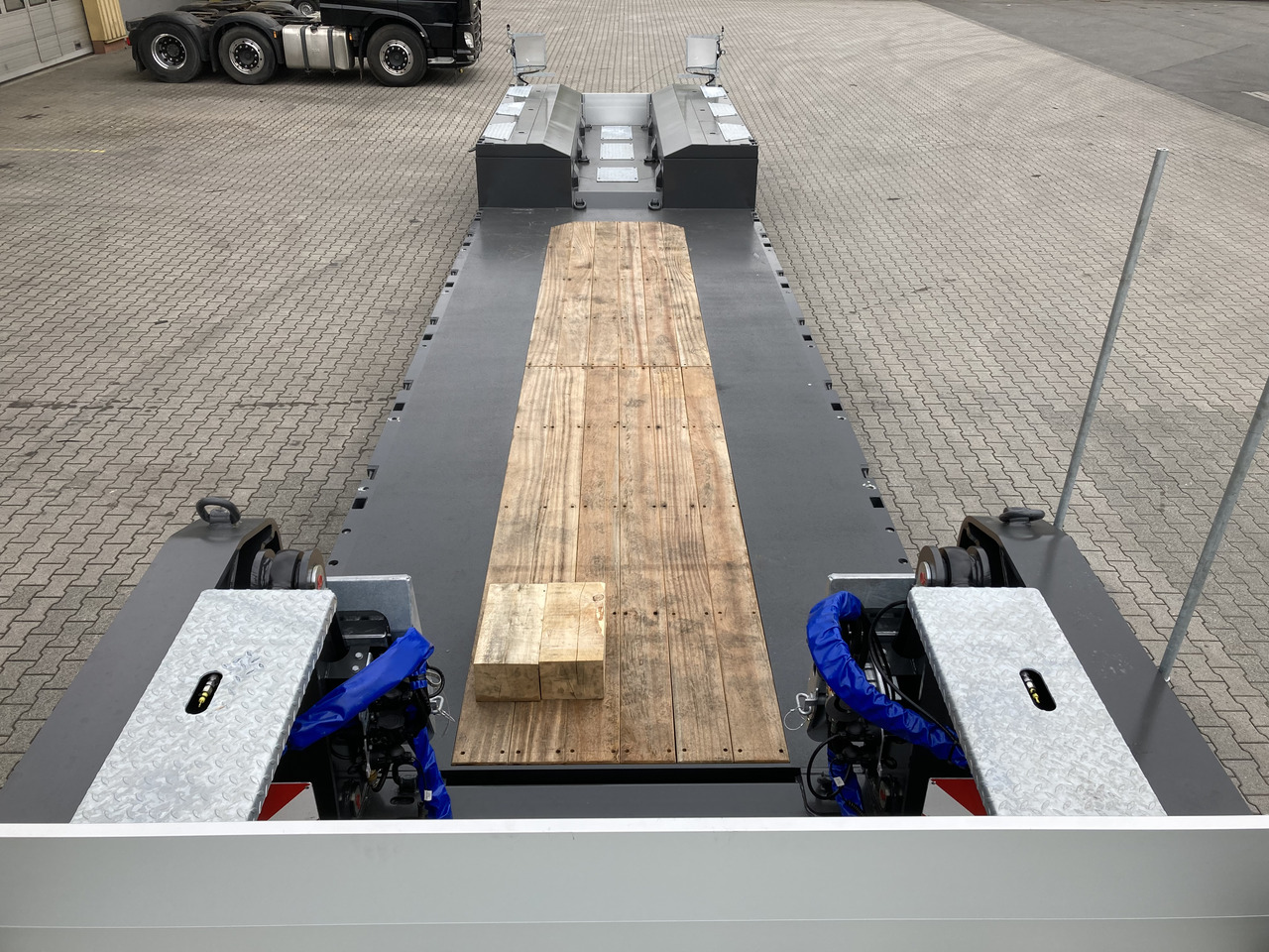 MAX Trailer 3-Achs-Tiefbett mit Pendelachsen - Náves podvalník: obrázok 5 MAX Trailer 3-Achs-Tiefbett mit Pendelachsen - Náves podvalník: obrázok 5