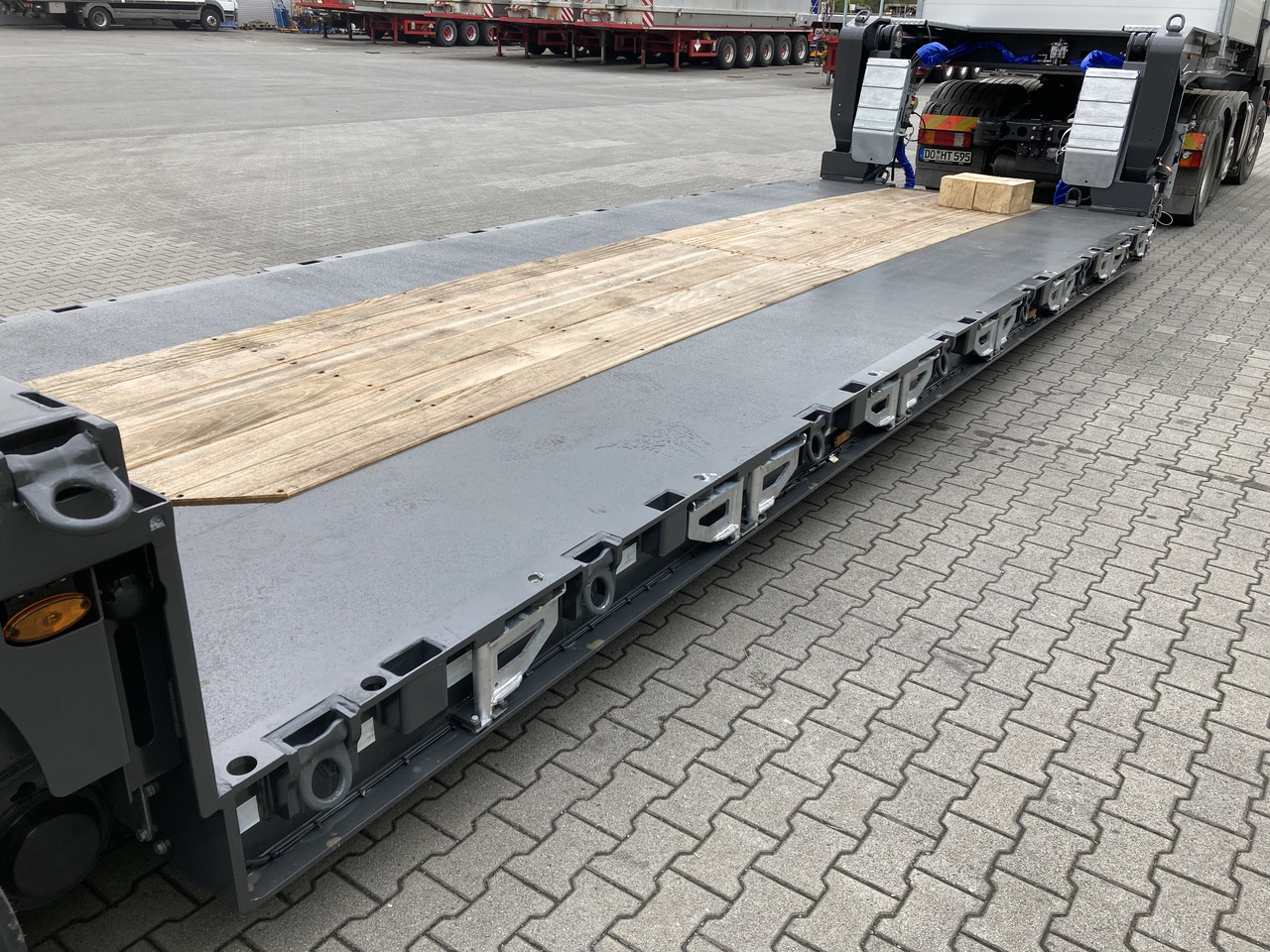 MAX Trailer 3-Achs-Tiefbett mit Pendelachsen - Náves podvalník: obrázok 4 MAX Trailer 3-Achs-Tiefbett mit Pendelachsen - Náves podvalník: obrázok 4
