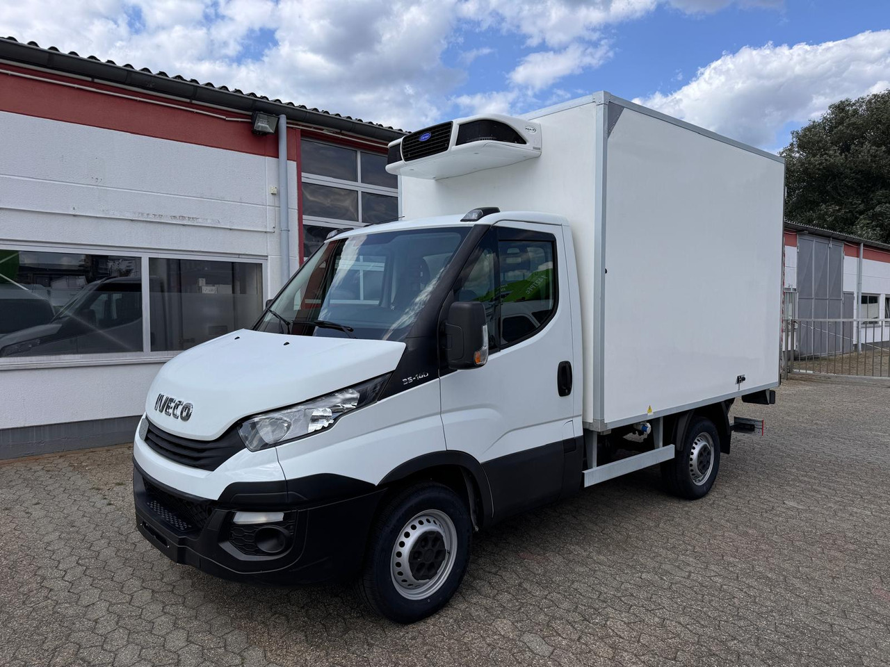 IVECO Daily 35S14 Tiefkühlkoffer Carrier Pulsor 350 LBW EURO 6 - Chladiarenská dodávka: obrázok 1 IVECO Daily 35S14 Tiefkühlkoffer Carrier Pulsor 350 LBW EURO 6 - Chladiarenská dodávka: obrázok 1