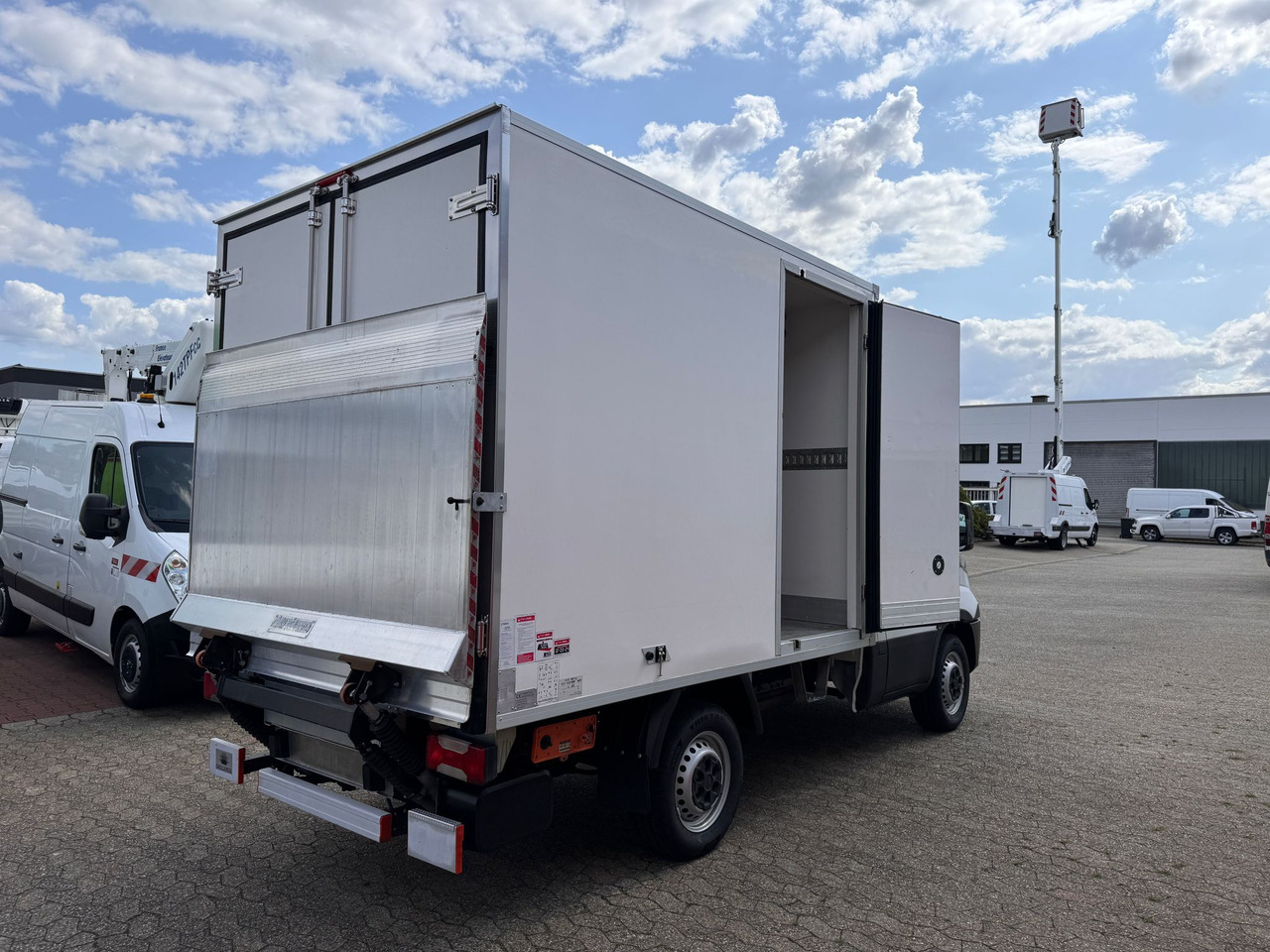 IVECO Daily 35S14 Tiefkühlkoffer Carrier Pulsor 350 LBW EURO 6 - Chladiarenská dodávka: obrázok 4 IVECO Daily 35S14 Tiefkühlkoffer Carrier Pulsor 350 LBW EURO 6 - Chladiarenská dodávka: obrázok 4