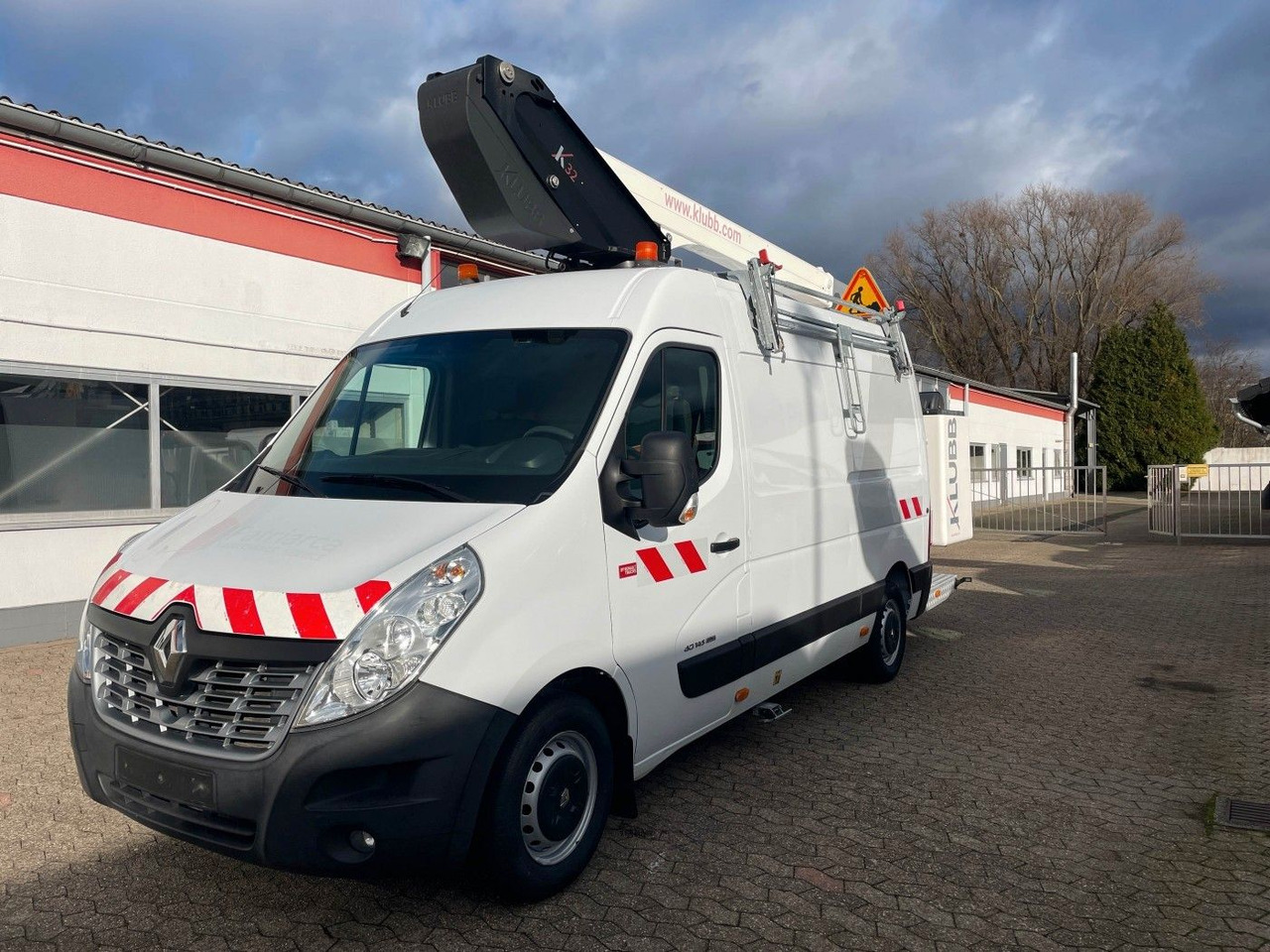 Renault Master Hubarbeitsbühne 2 Personen Korb bis 200kg - Automobilová plošina: obrázok 1 Renault Master Hubarbeitsbühne 2 Personen Korb bis 200kg - Automobilová plošina: obrázok 1