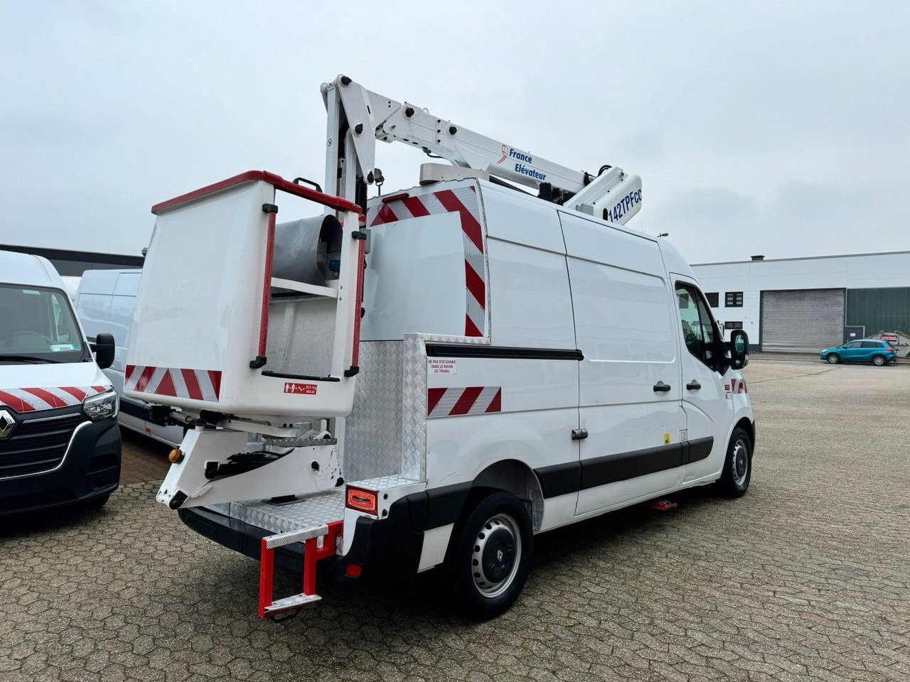 Renault Master Steiger France Elévateur 142 TPFcc - Automobilová plošina: obrázok 4 Renault Master Steiger France Elévateur 142 TPFcc - Automobilová plošina: obrázok 4