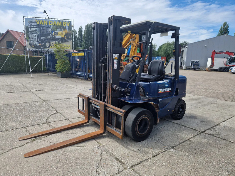 Caterpillar DP25K met breed vorkenbord - Dieselový vysokozdvižný vozík: obrázok 1 Caterpillar DP25K met breed vorkenbord - Dieselový vysokozdvižný vozík: obrázok 1