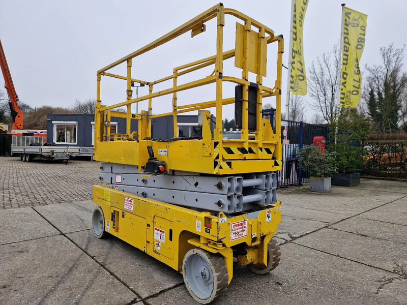 Genie GS2032 elektrisch werkhoogte 8m. met keuring - Samohybná plošiny: obrázok 3 Genie GS2032 elektrisch werkhoogte 8m. met keuring - Samohybná plošiny: obrázok 3