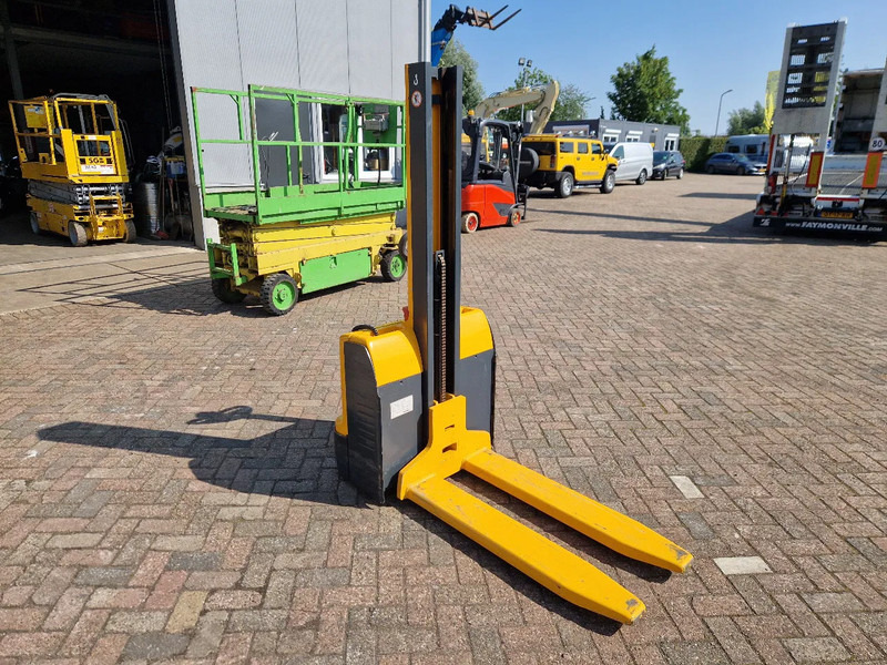 Jungheinrich EMC110 stapelaar elektrisch - Stohovač: obrázok 2 Jungheinrich EMC110 stapelaar elektrisch - Stohovač: obrázok 2