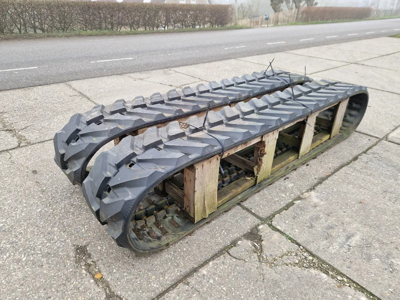 Komatsu nieuwe tracks t.b.v. PC75 tot PC88 - Pásy pre Nákladné auto: obrázok 1 Komatsu nieuwe tracks t.b.v. PC75 tot PC88 - Pásy pre Nákladné auto: obrázok 1