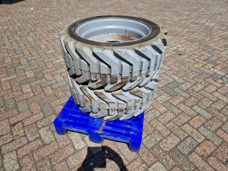 Onbekend 3x nieuwe OUTRIGGER volgeschuimde hoogwerkerband met velg - Pneumatika: obrázok 1 Onbekend 3x nieuwe OUTRIGGER volgeschuimde hoogwerkerband met velg - Pneumatika: obrázok 1
