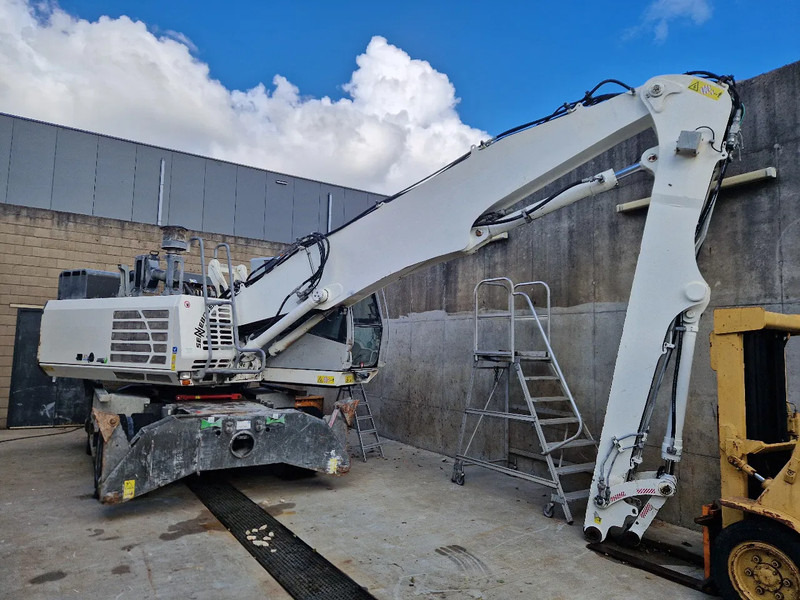 Sennebogen 821 overslagkraan - Překládkové rýpadlo: obrázok 4 Sennebogen 821 overslagkraan - Překládkové rýpadlo: obrázok 4