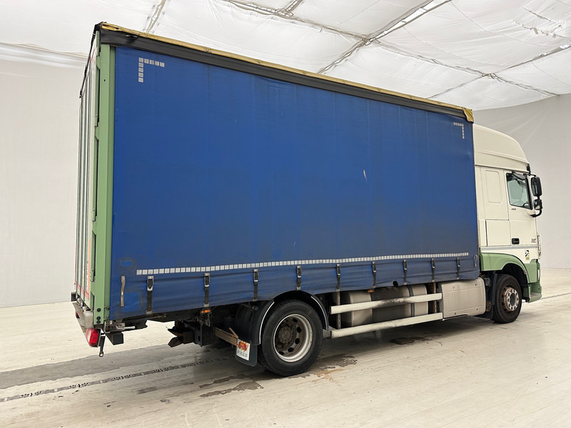 DAF XF 460 Super Space Cab - Plachtové nákladné vozidlo: obrázok 4 DAF XF 460 Super Space Cab - Plachtové nákladné vozidlo: obrázok 4