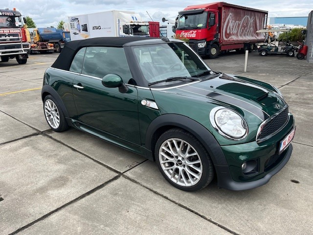 MINI Cooper S Cabrio JOHN COOPER WORKS - Automobil: obrázok 3 MINI Cooper S Cabrio JOHN COOPER WORKS - Automobil: obrázok 3
